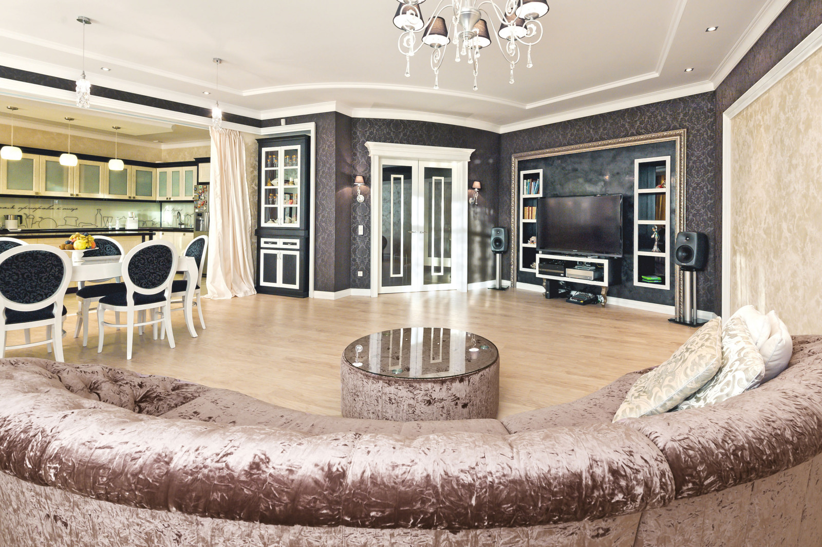 "неоклассический контраст" 2х уровневая квартира