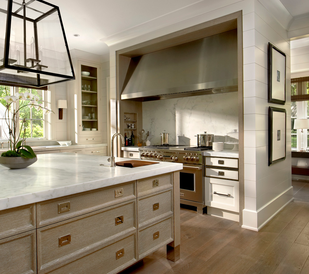 Inspiration for a transitional kitchen remodel in Chicago