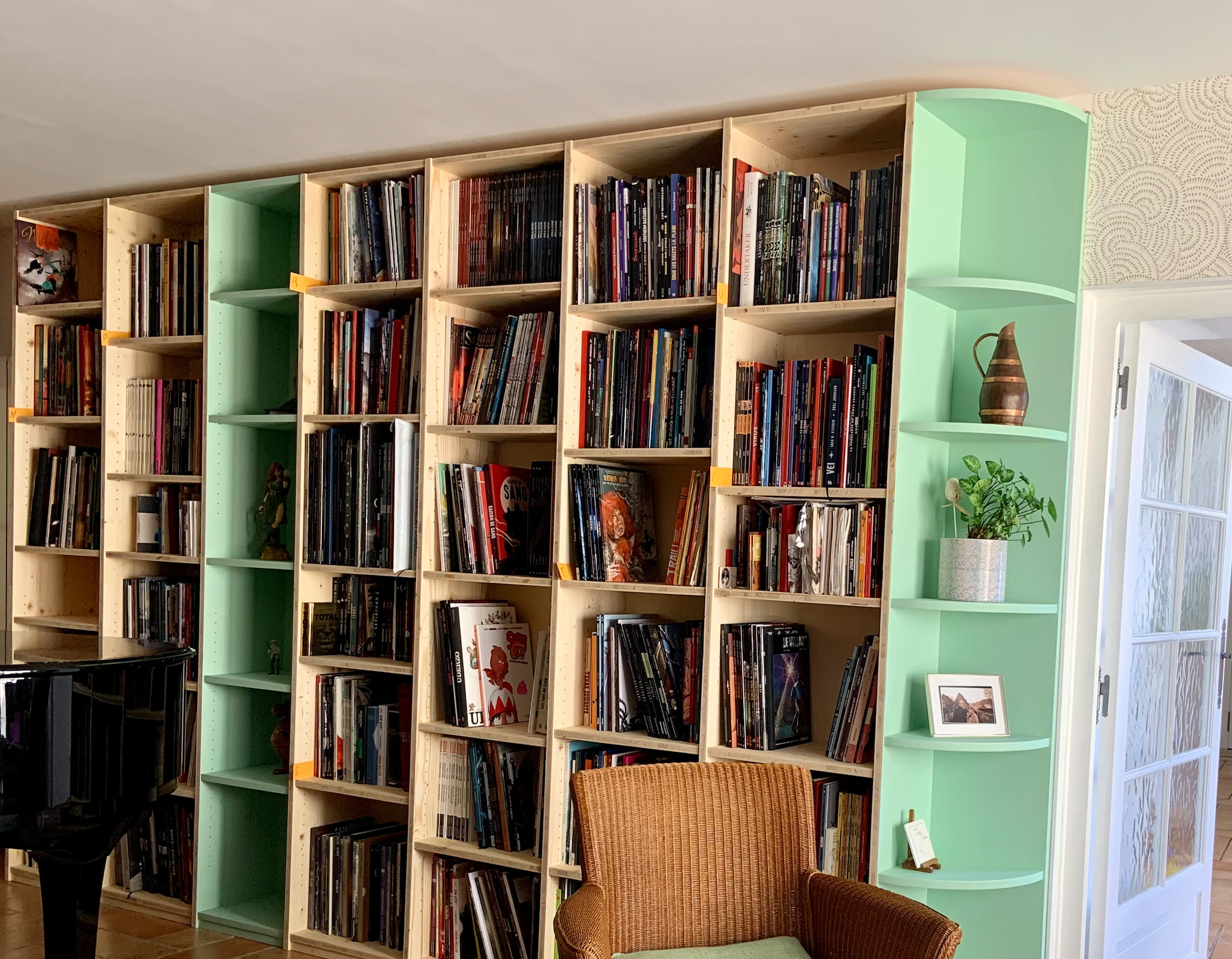 GIVRY Agencement sur mesure de bibliothèques & conseils matériaux et couleurs