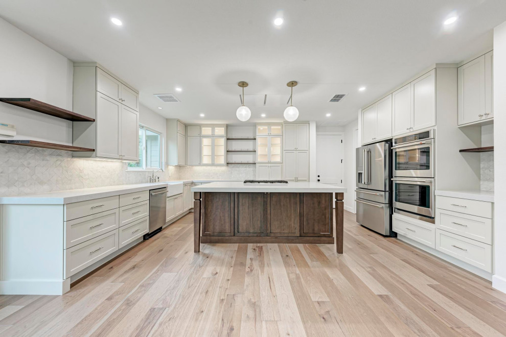 Kitchen - transitional kitchen idea in Austin