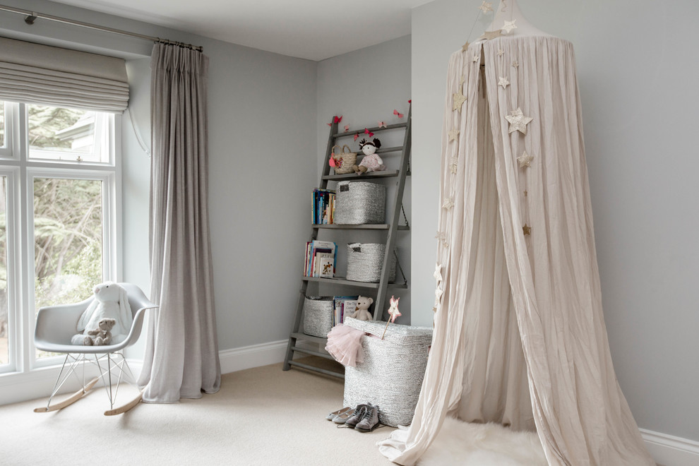 Photo of a mid-sized scandinavian gender-neutral kids' bedroom for kids 4-10 years old in London with grey walls, carpet and beige floor.