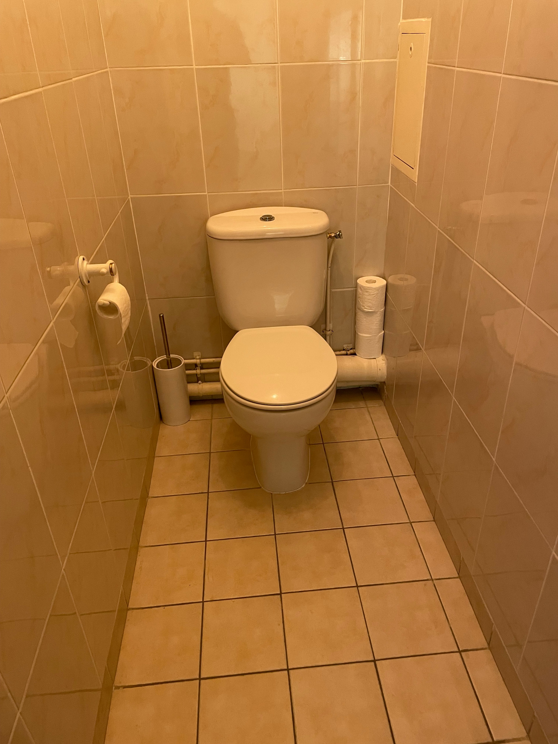 WC : rénovation WC standard de 2000 en WC suspendu de 2023