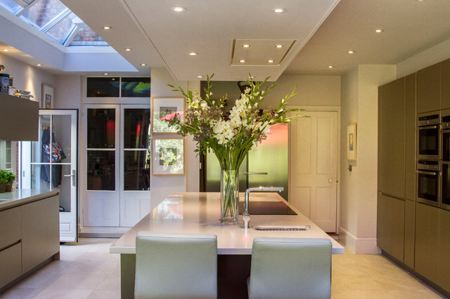 Contemporary kitchen in Hampton trendy-koekken