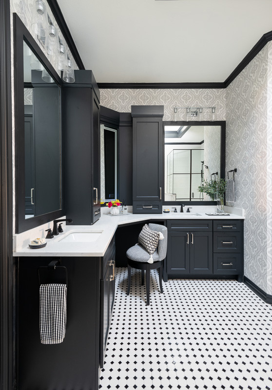 Foto på ett mellanstort vintage vit en-suite badrum, med svarta skåp, flerfärgade väggar, flerfärgat golv och mosaikgolv