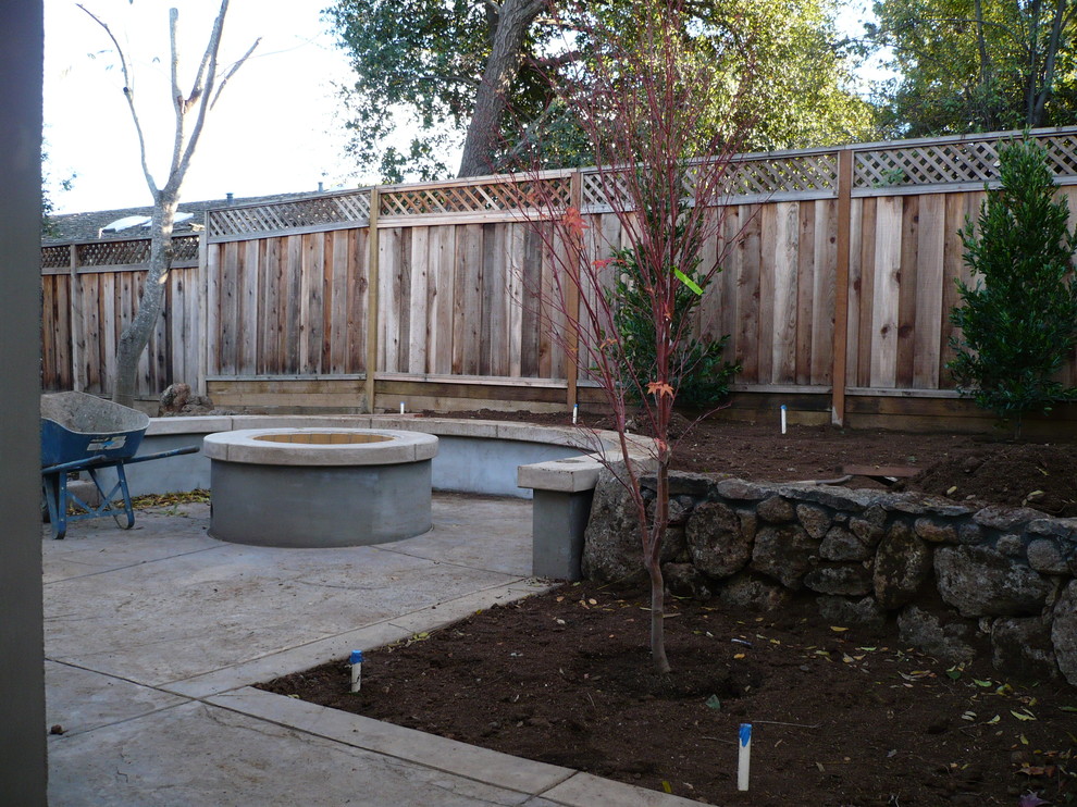 Inspiration for a mid-sized contemporary backyard full sun formal garden for fall in San Francisco with a retaining wall and natural stone pavers.
