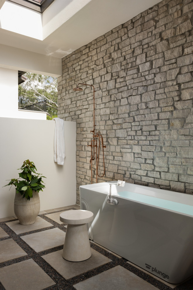 Inspiration for a transitional bathroom remodel in Orlando