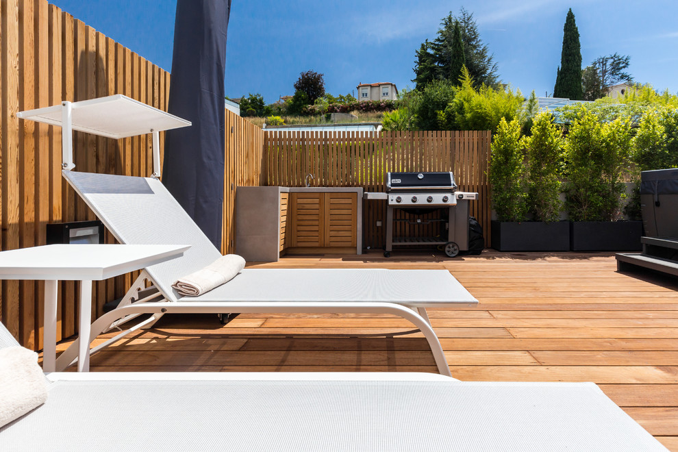 Inspiration for a contemporary deck in Nice.