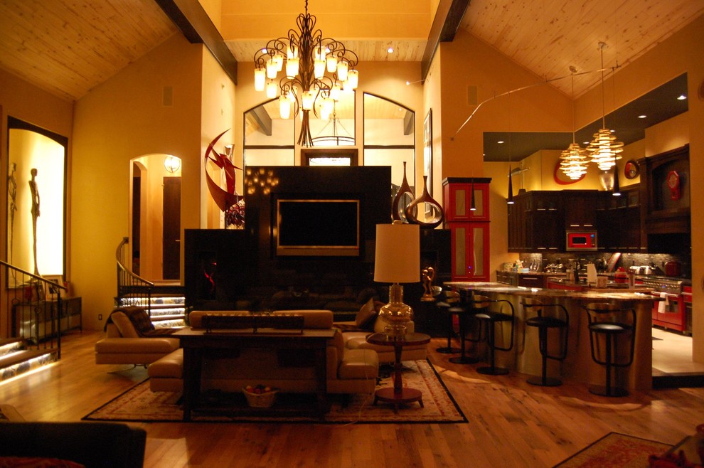 Transitional home design photo in Albuquerque