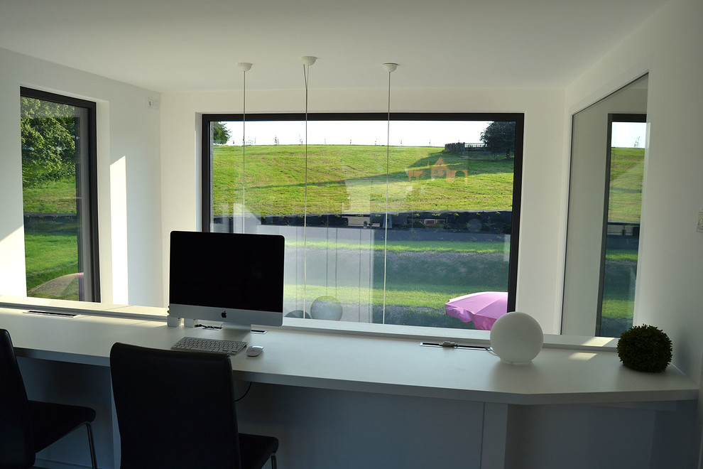 Modernes Arbeitszimmer in Sonstige