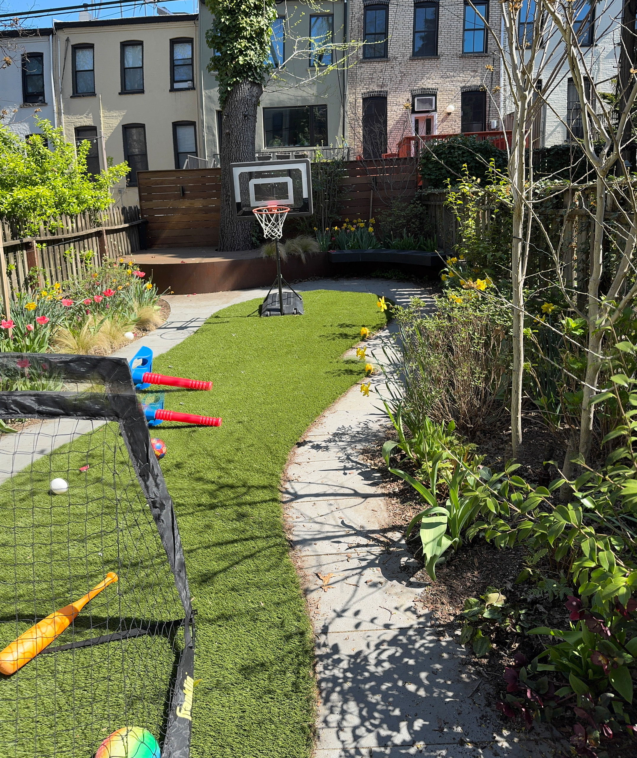 Park Slope curvy garden