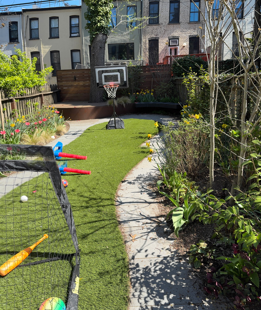 Park Slope curvy garden