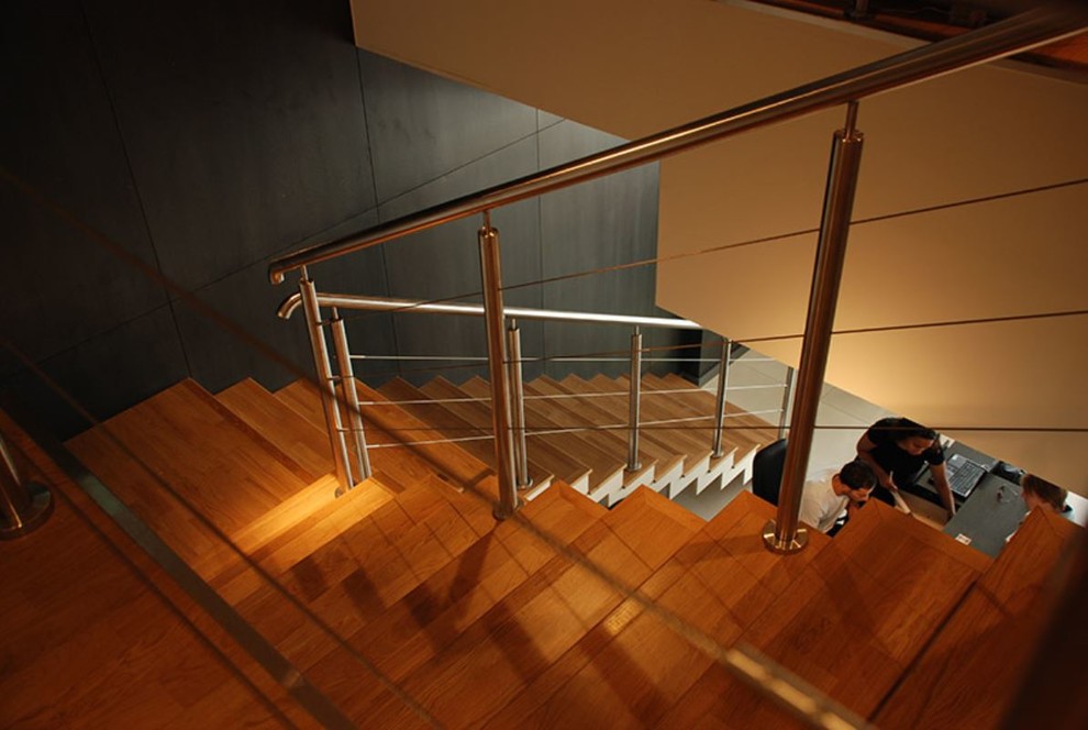 Ограждение лестницы с тросами