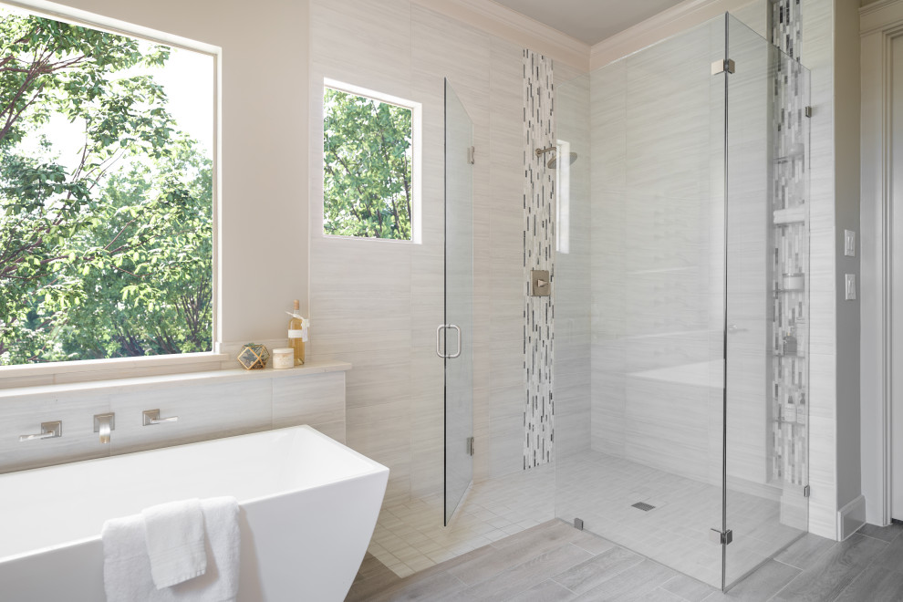Example of a transitional bathroom design in Dallas