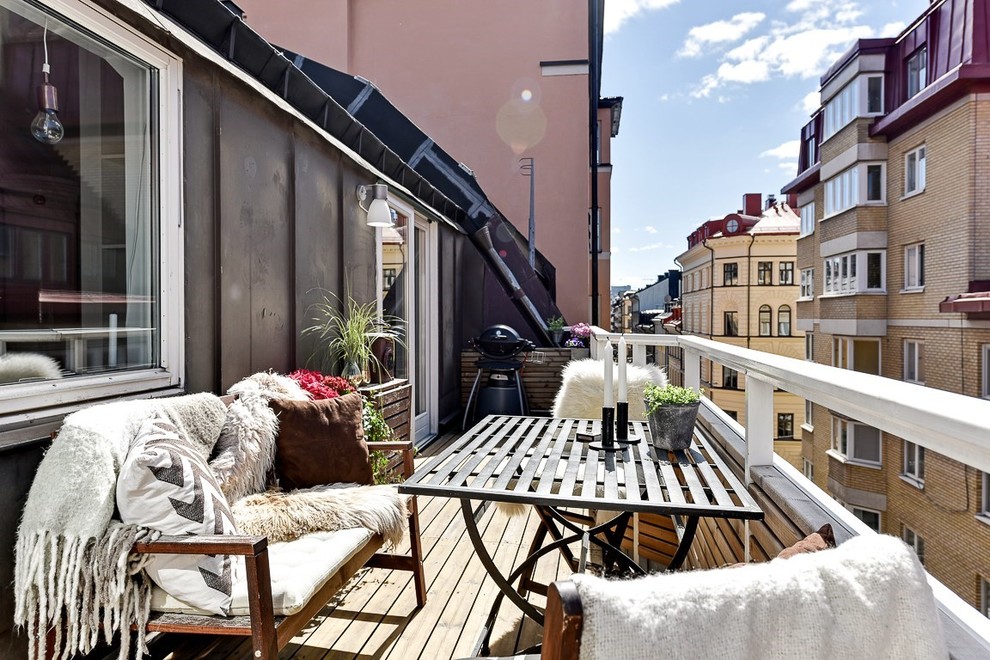 This is an example of a mid-sized scandinavian balcony in Stockholm with no cover.