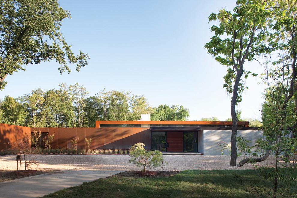 Expansive contemporary one-storey exterior in Kansas City with metal siding.