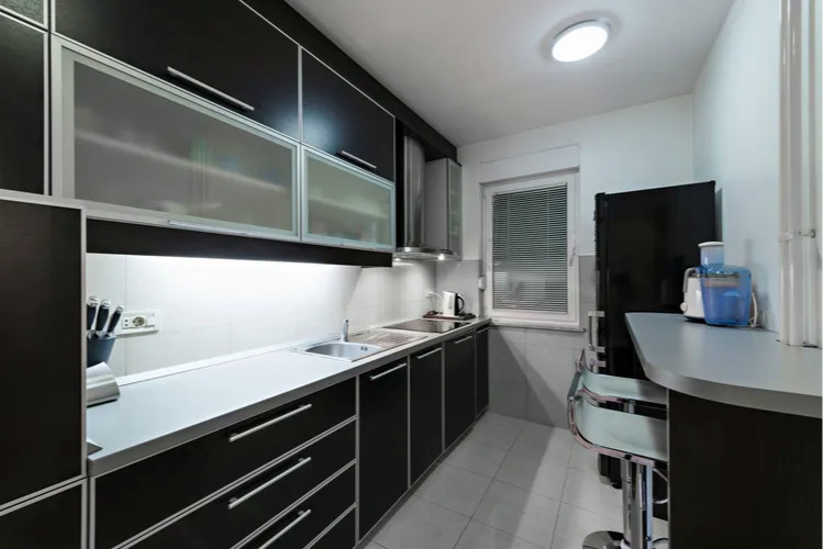 Kitchen - kitchen idea in Miami
