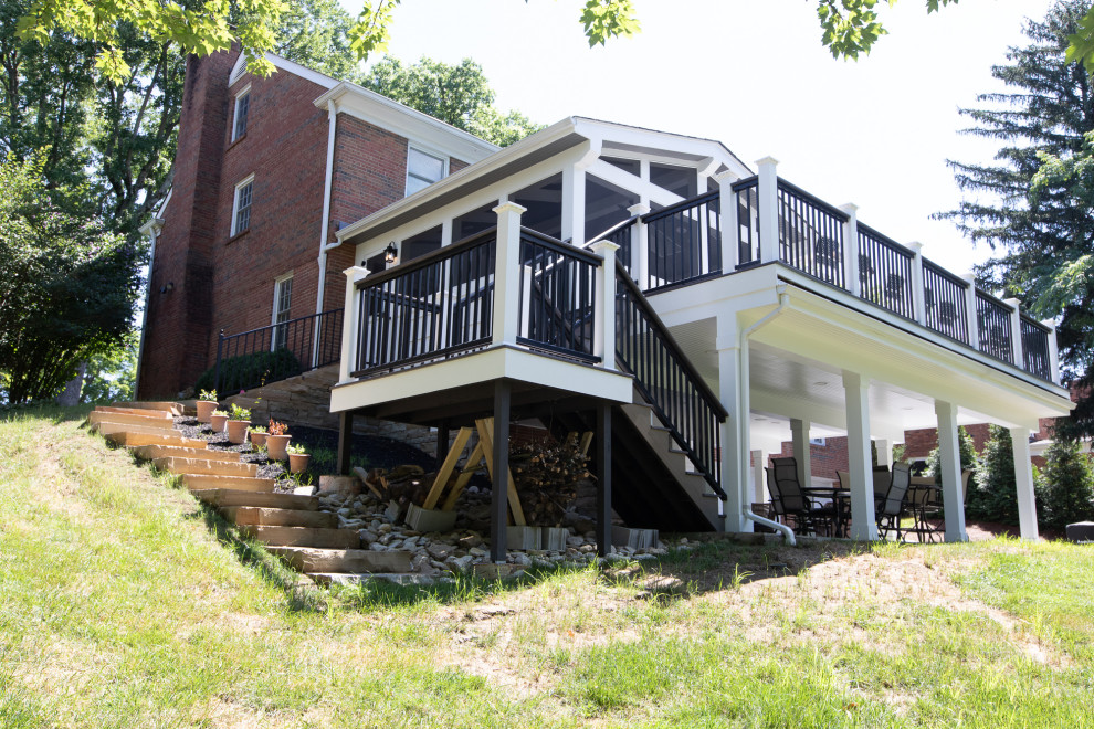 Example of a transitional deck design in Cincinnati