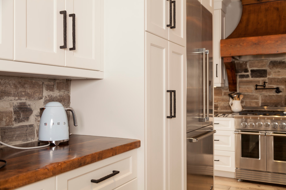 Transitional kitchen photo in Toronto