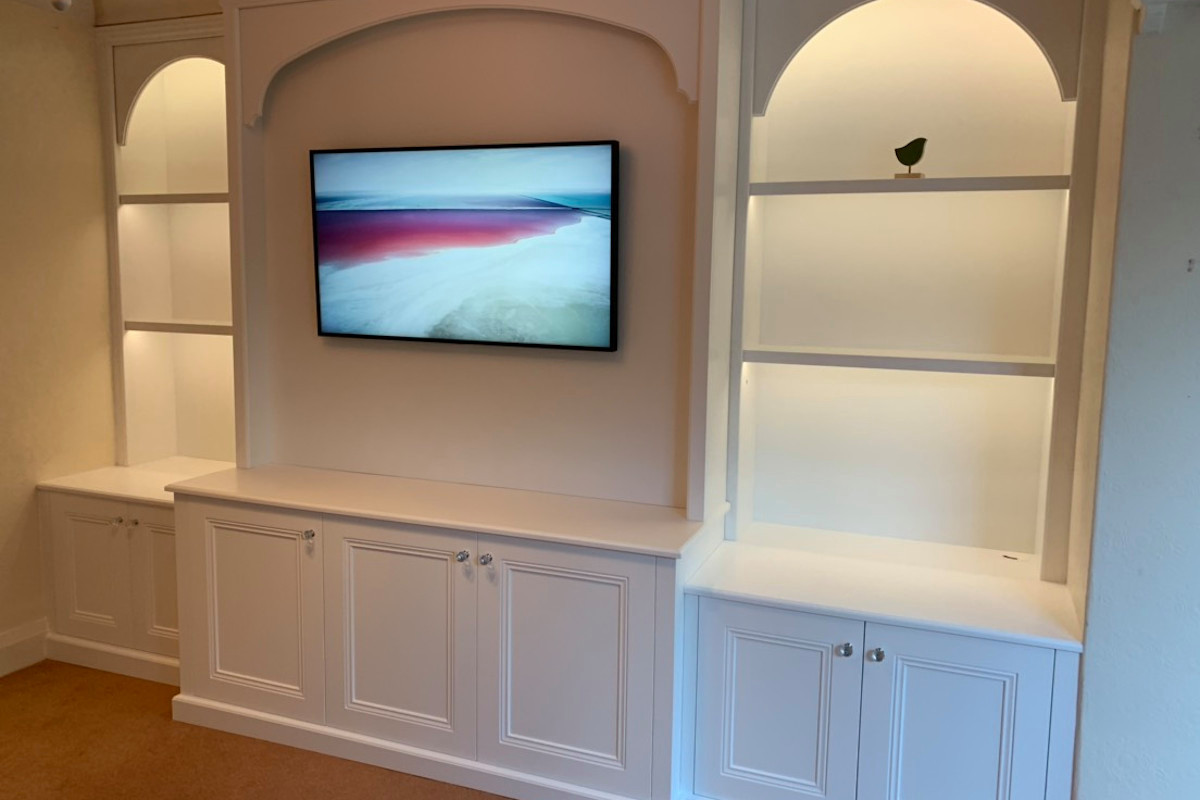 Display Unit With TV, Lighting and Arches in Classic Style