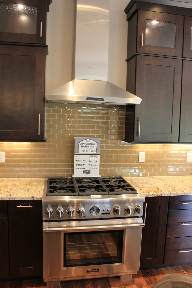 Kitchen - modern kitchen idea in Cedar Rapids