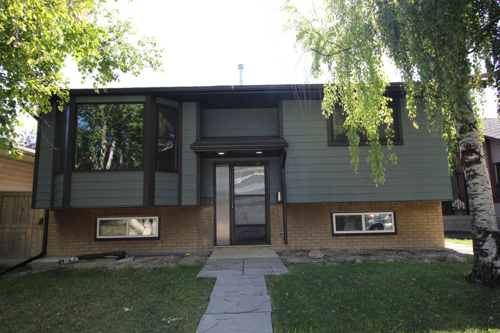 New Windows and James Hardie Siding Calgary NW Beddington Heights Traditional Exterior
