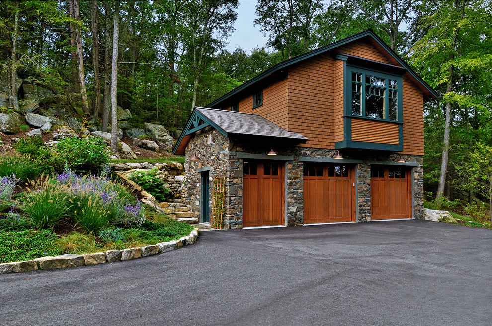 Inspiration for a large country detached three-car garage in New York.