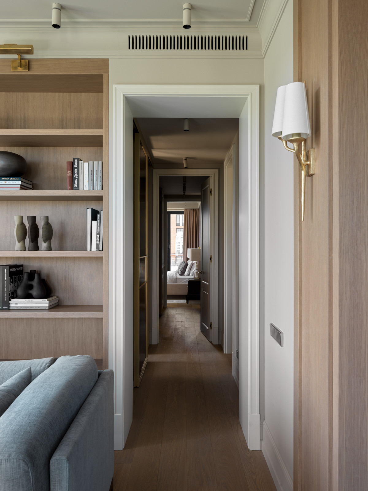 КВАРТИРА С ВИДОМ НА ЖИВОПИСНЫЙ МОСТ_VANDER PARK