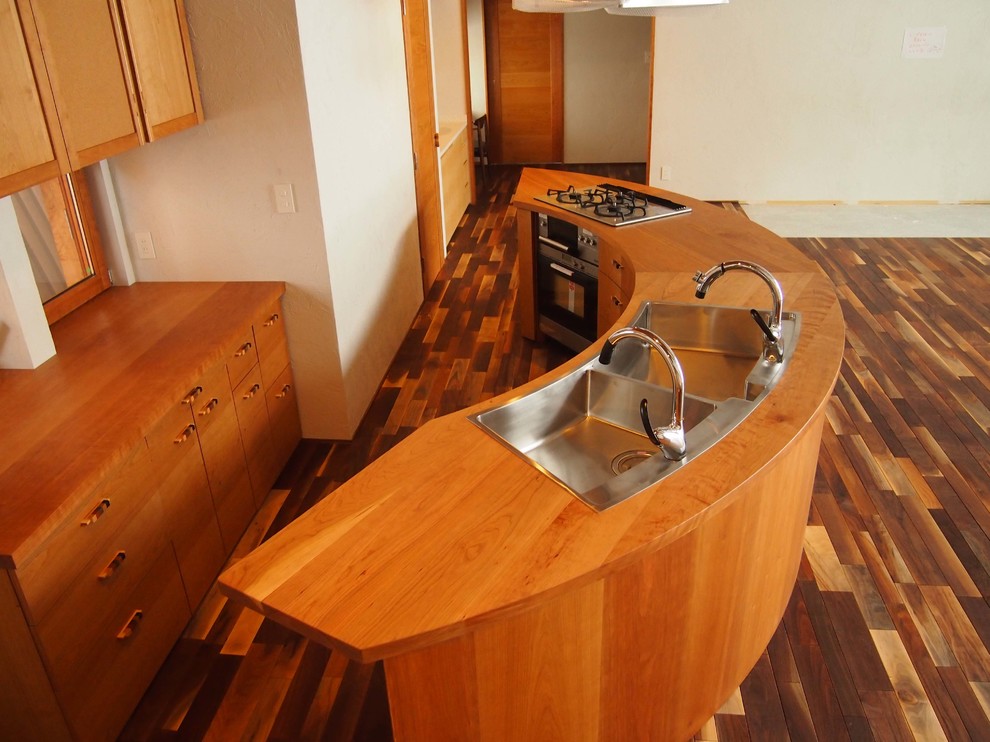 Design ideas for a modern kitchen in Sapporo.
