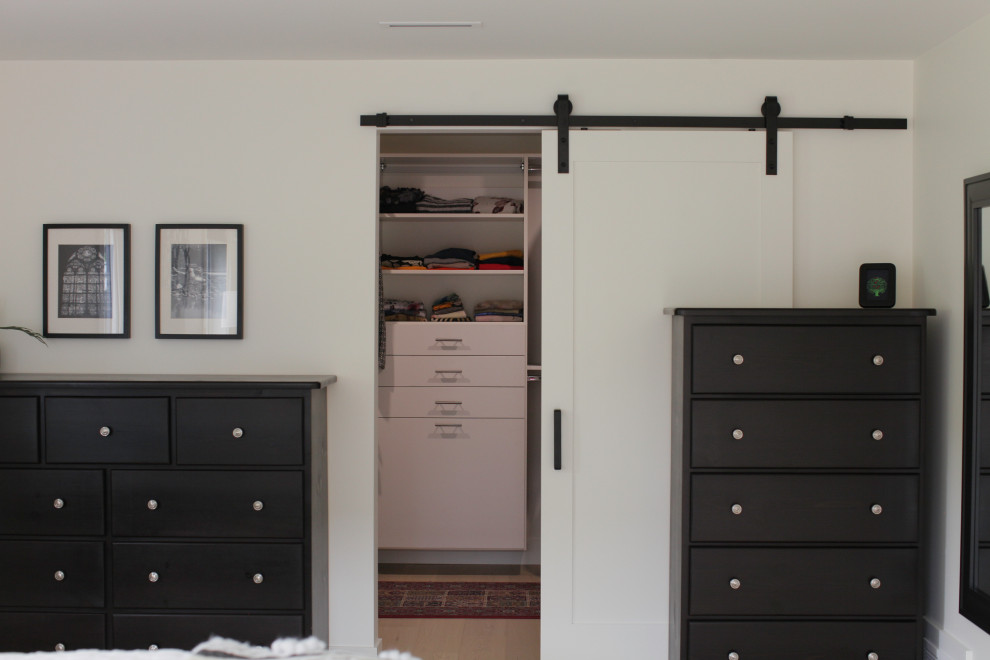 Walk-in closet - mid-sized transitional walk-in closet idea in Vancouver