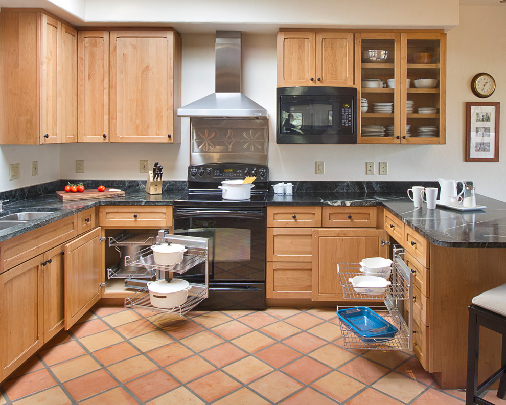 Example of a transitional kitchen design in Phoenix