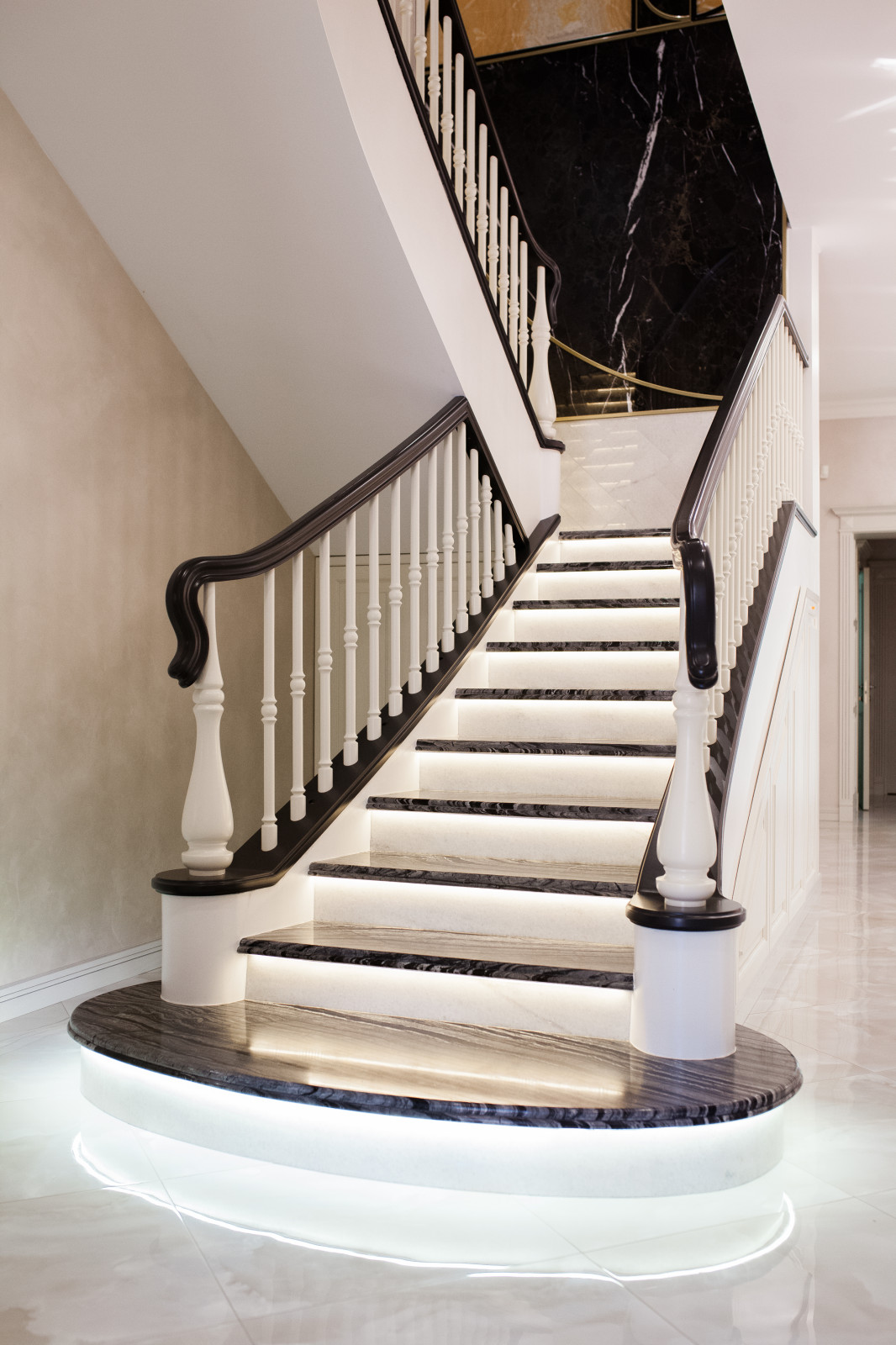 Лестница из мрамора