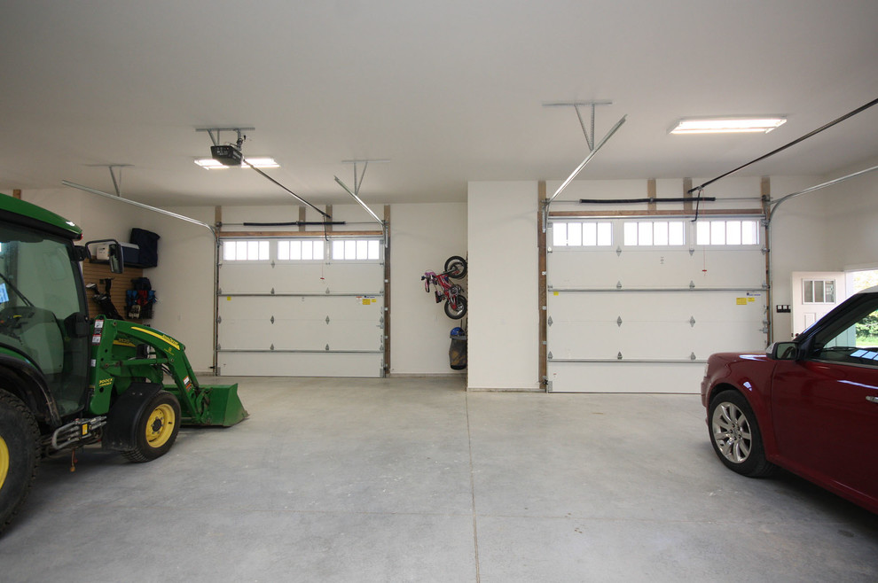 Photo of a traditional garage in Toronto.