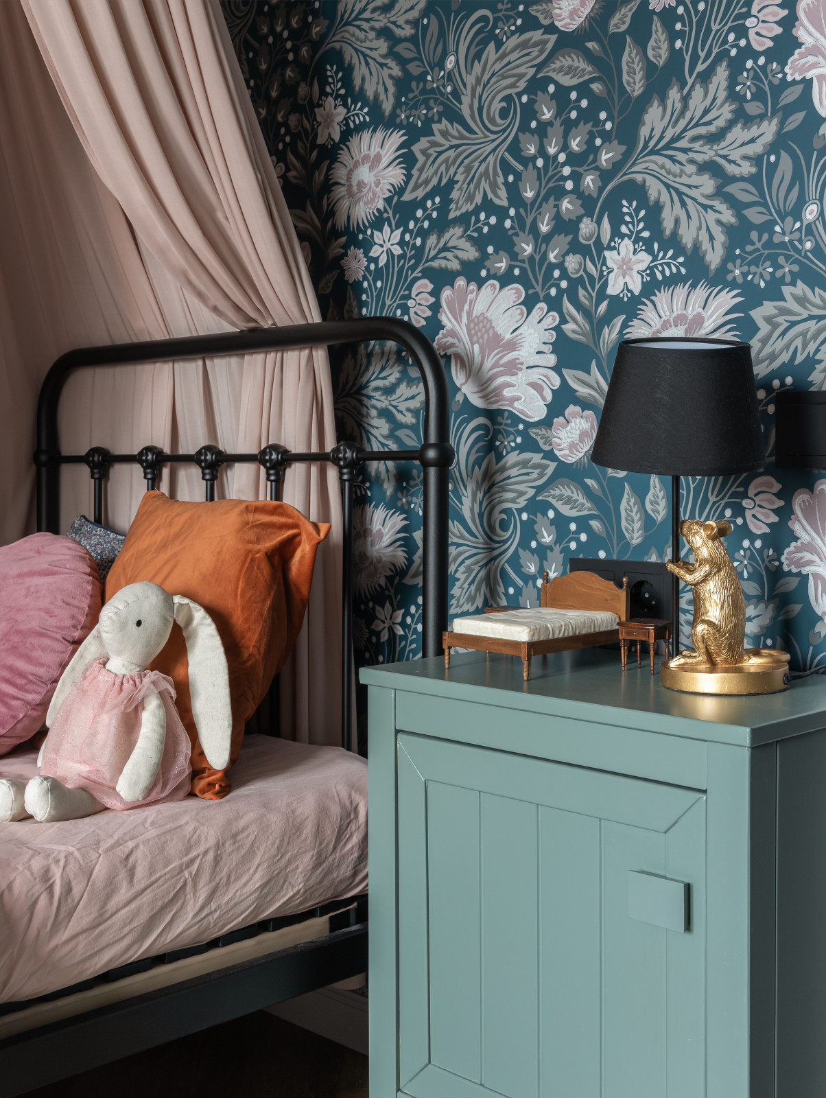 Комната дочери. Детали