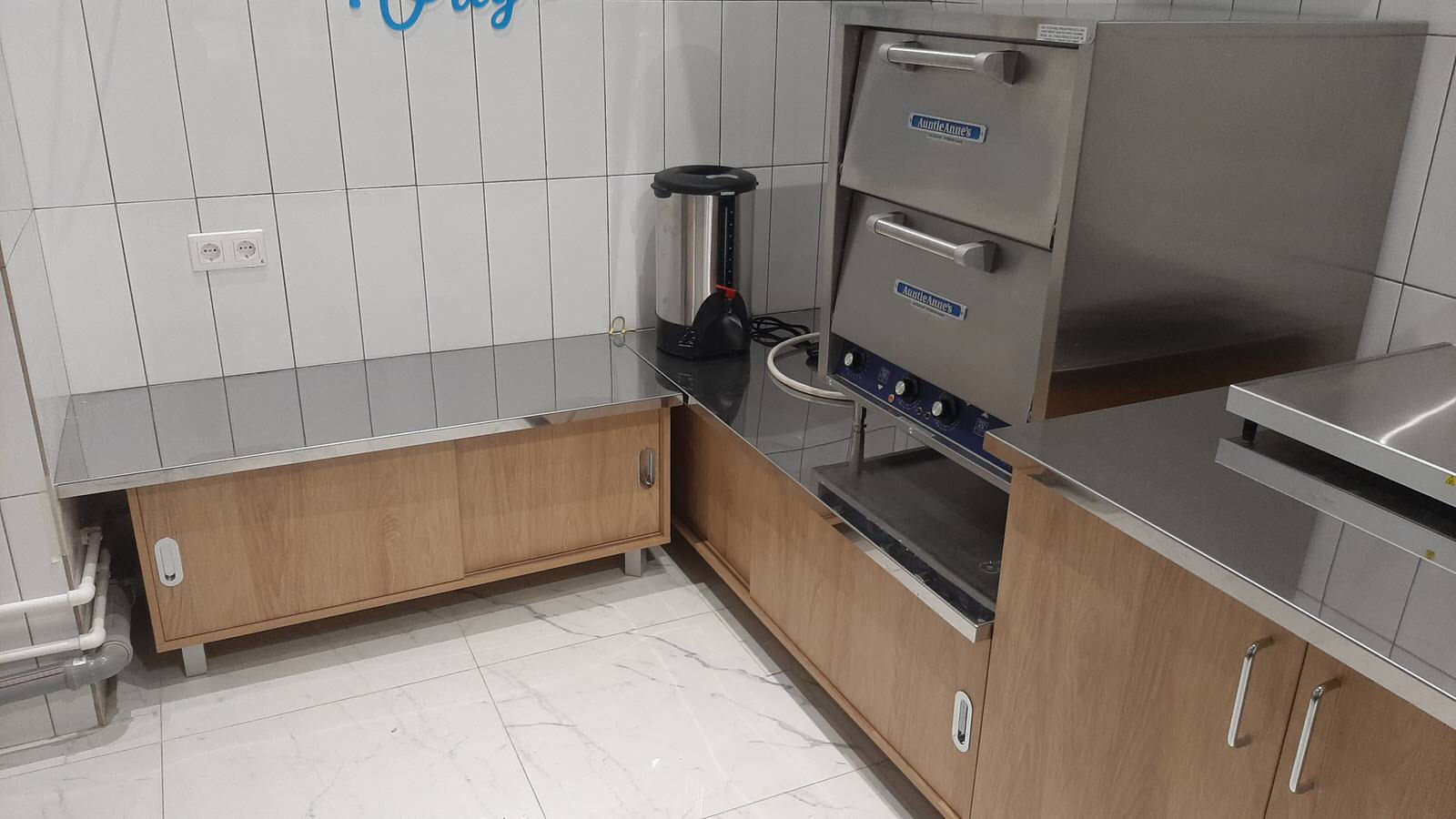 Cinnabon & Auntie Anne's