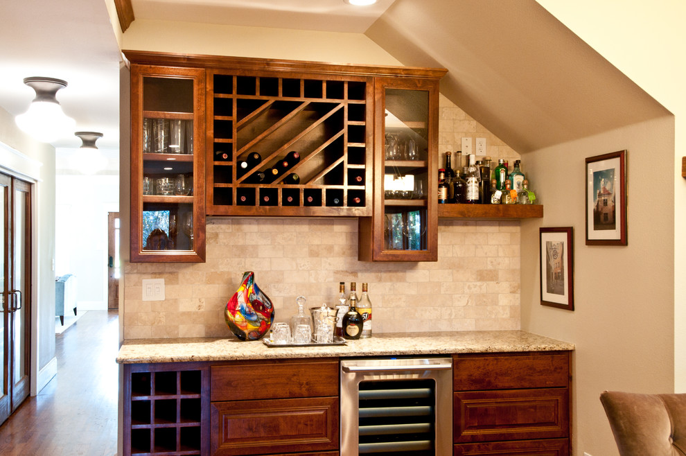 Example of a home bar design in Austin