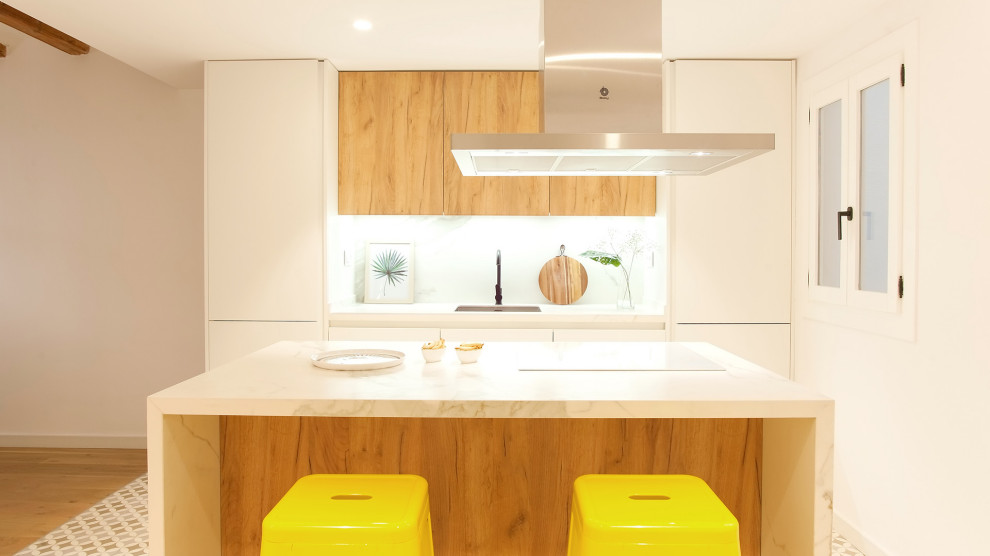 Small contemporary kitchen in Barcelona.