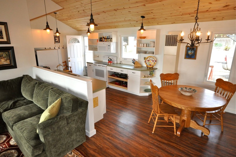 This is an example of a small country kitchen in Grand Rapids.