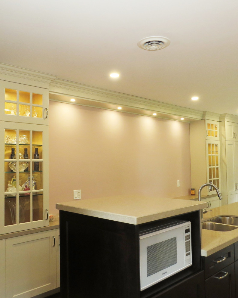 Kitchen - transitional kitchen idea