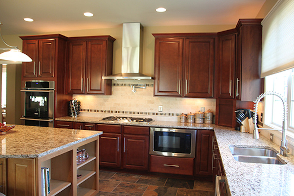 Example of a transitional kitchen design in Charlotte