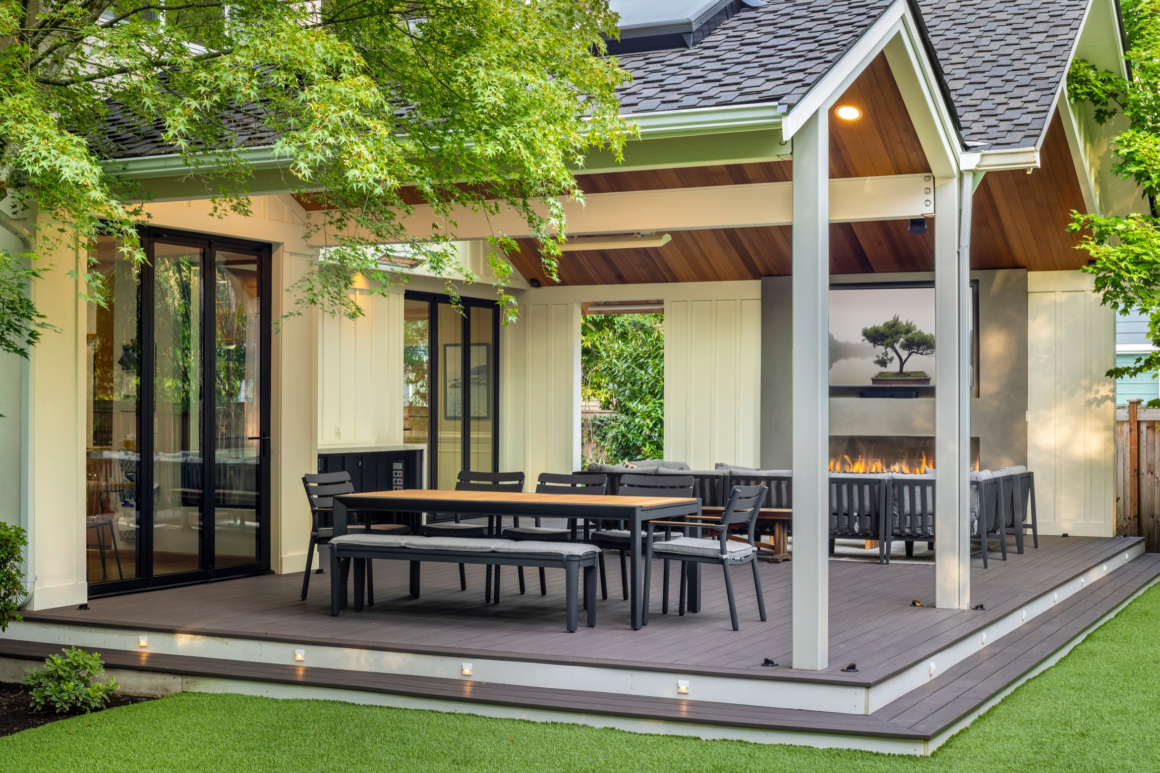 Sammamish Contemporary Outdoor Living