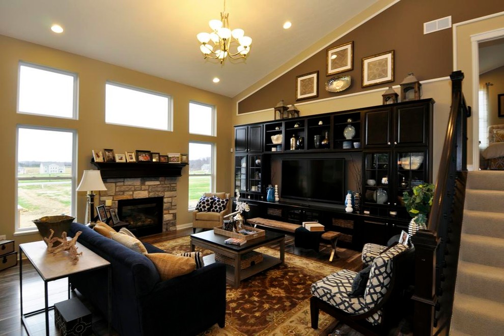This is an example of a transitional family room in Columbus.