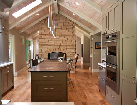 Example of a transitional kitchen design in Chicago