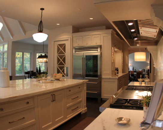 Kitchen - transitional kitchen idea in Indianapolis