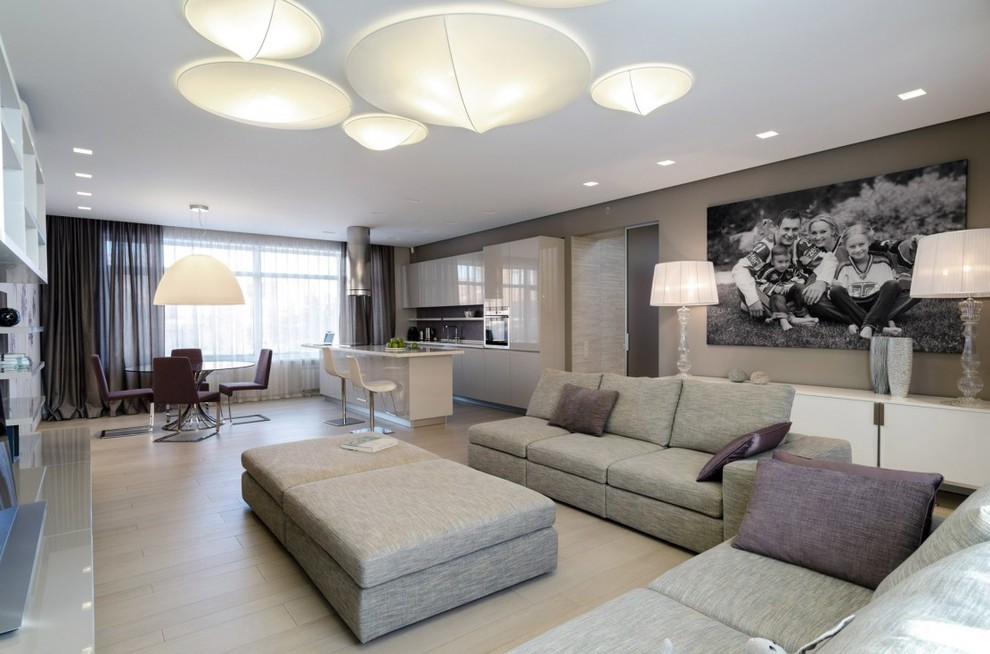 ВВЕРХ ПО ЛЕСТНИЦЕ