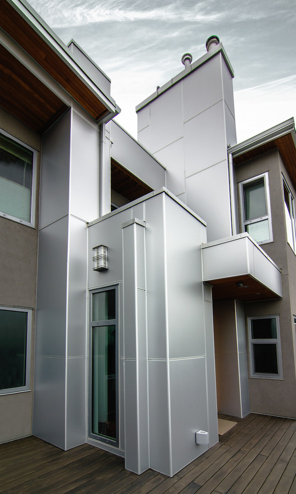 Inspiration for a modern exterior in Calgary.