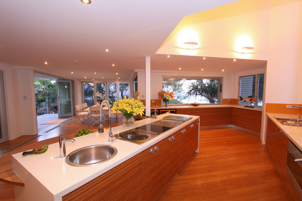 Design ideas for a tropical kitchen in Brisbane.