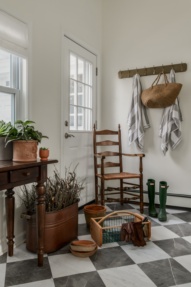 Entryway - traditional entryway idea in Philadelphia