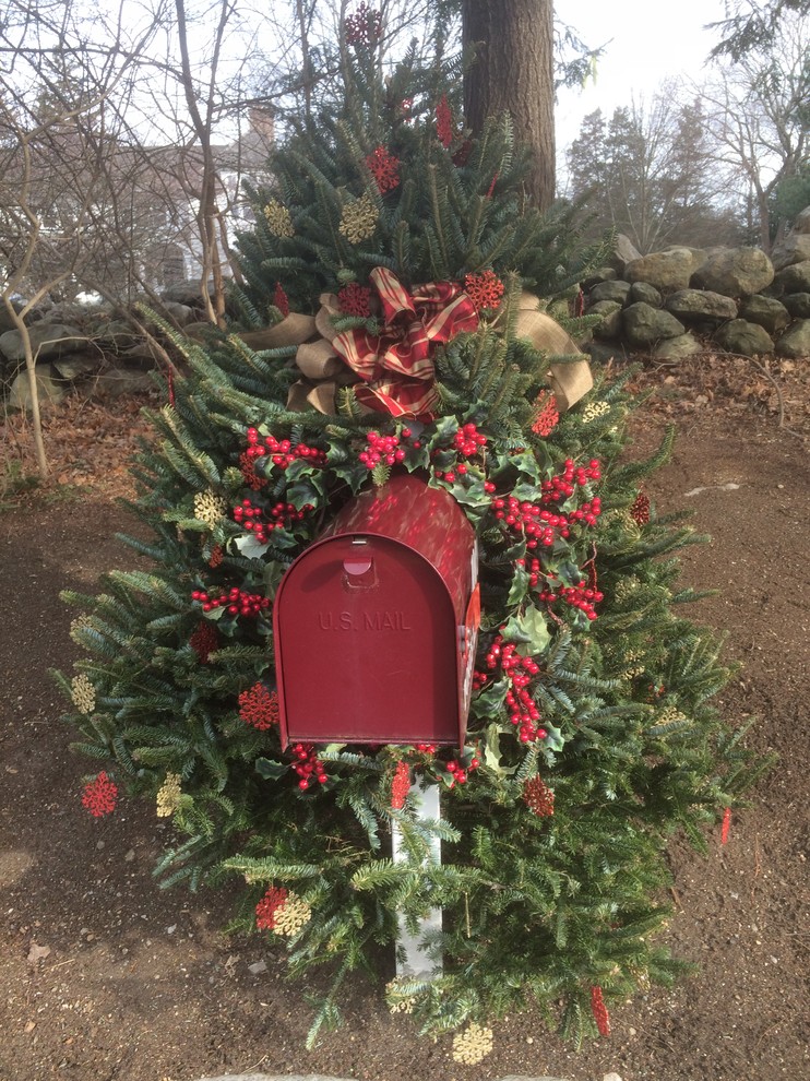 Christmas Decorations and Outdoor Lights