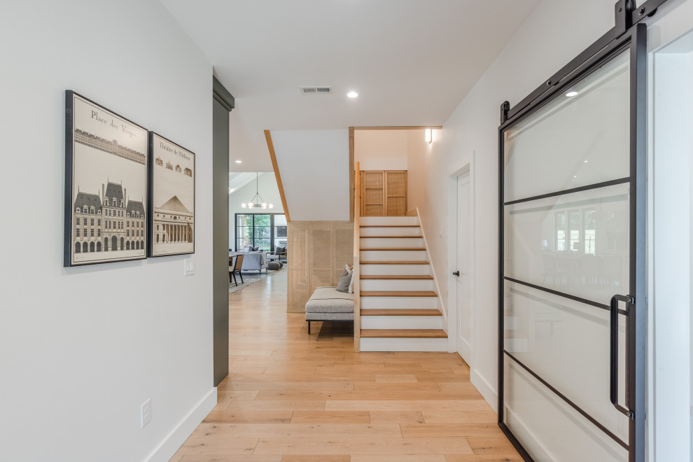 Entryway - transitional entryway idea