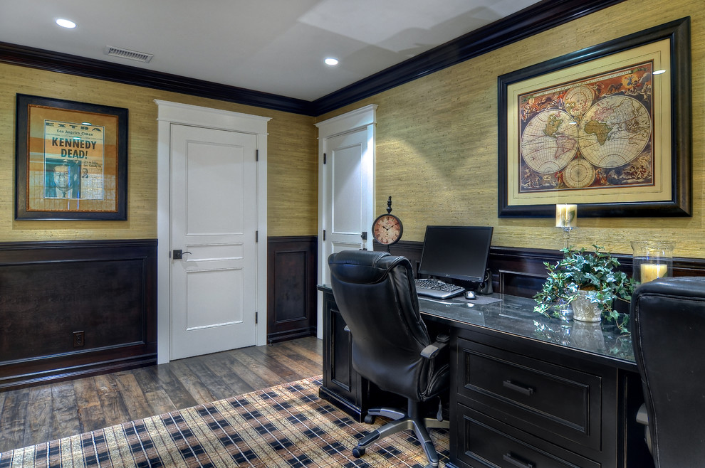Inspiration for a traditional home office in Orange County.